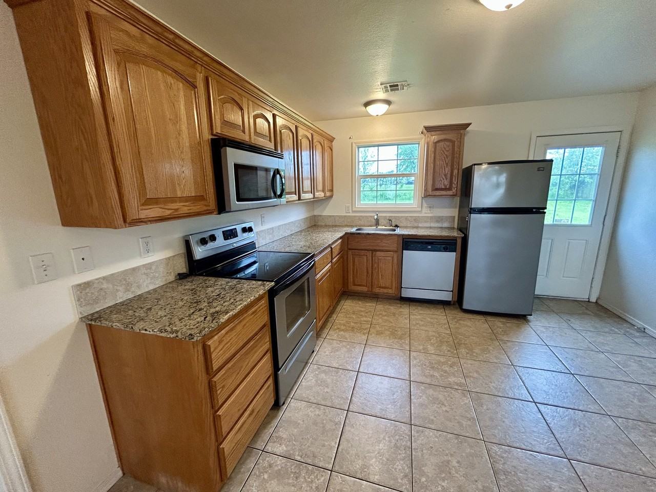 63020 Ecourt #A - Photo 3 of 12