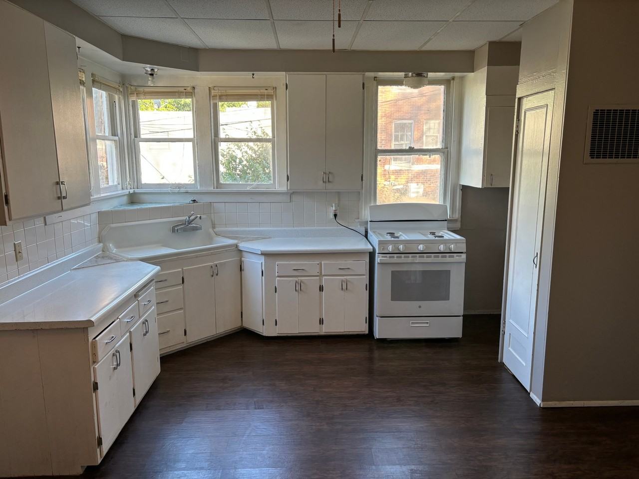 600 N Main St #B - Photo 2 of 11