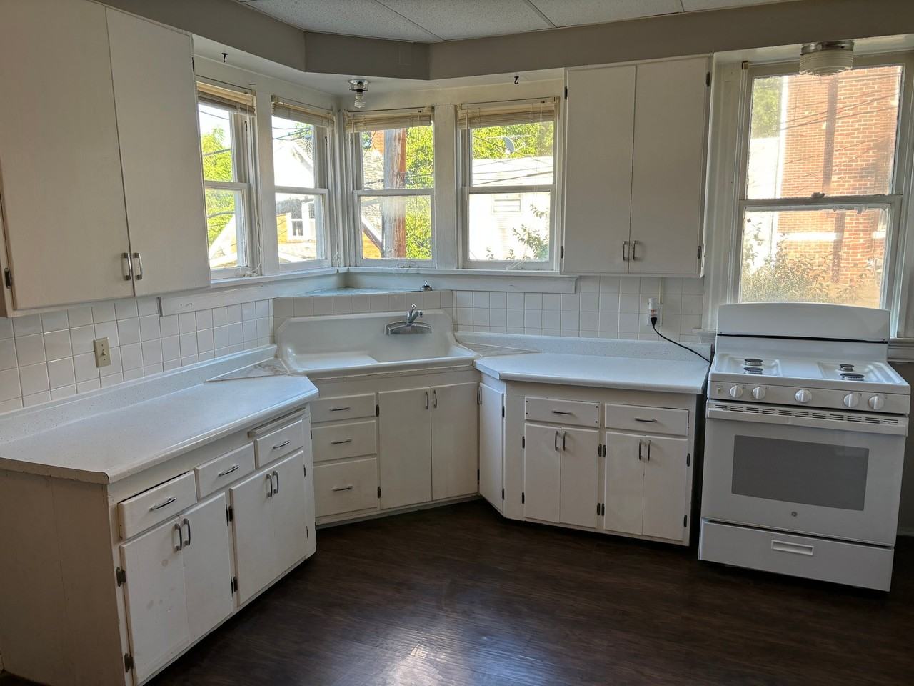 600 N Main St #B - Photo 3 of 11