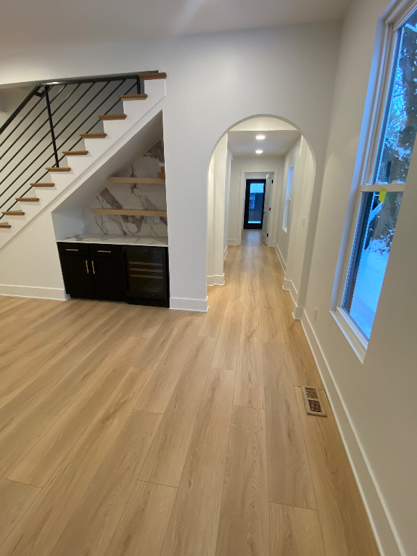 421 S Union St - Photo 4 of 24