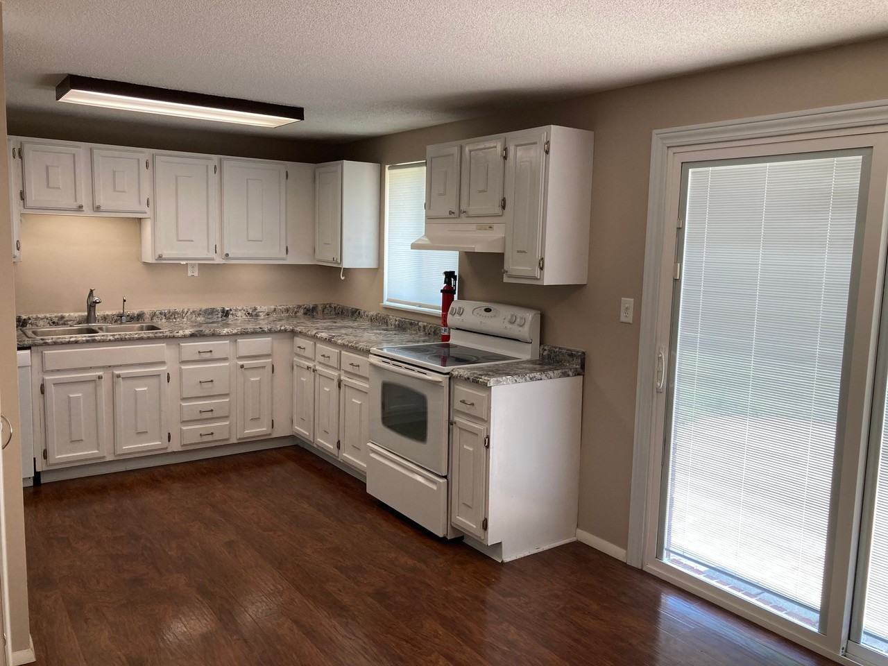 585 Meadowview Ln - Photo 5 of 19