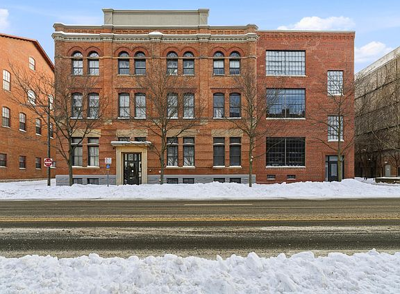 570 S Front St #24 - Photo 2 of 20
