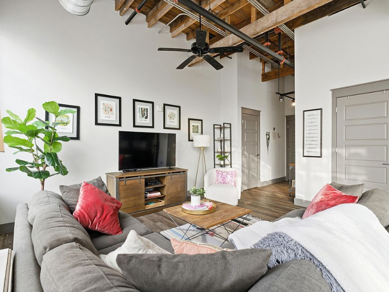570 S Front St #24 - Photo 4 of 20