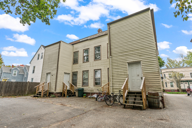 27 Frederic St #B - Photo 4 of 10
