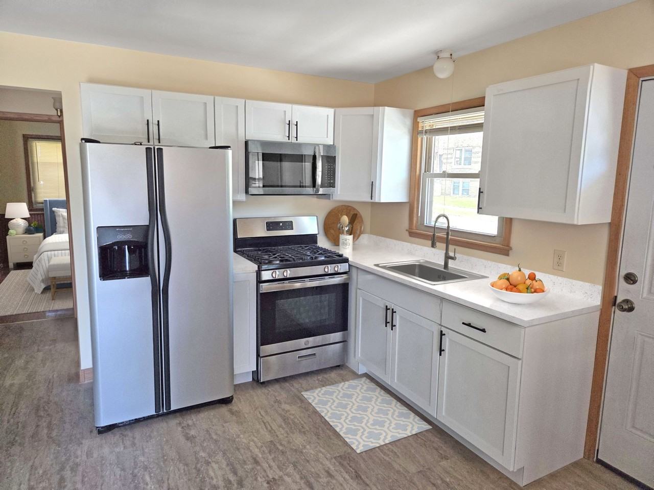 1341 Sherburne Ave - Photo 3 of 8
