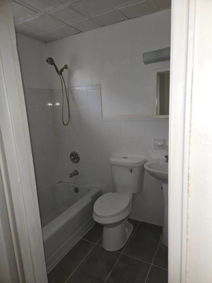 7022 Surrey Dr #1stFL - Photo 2 of 6