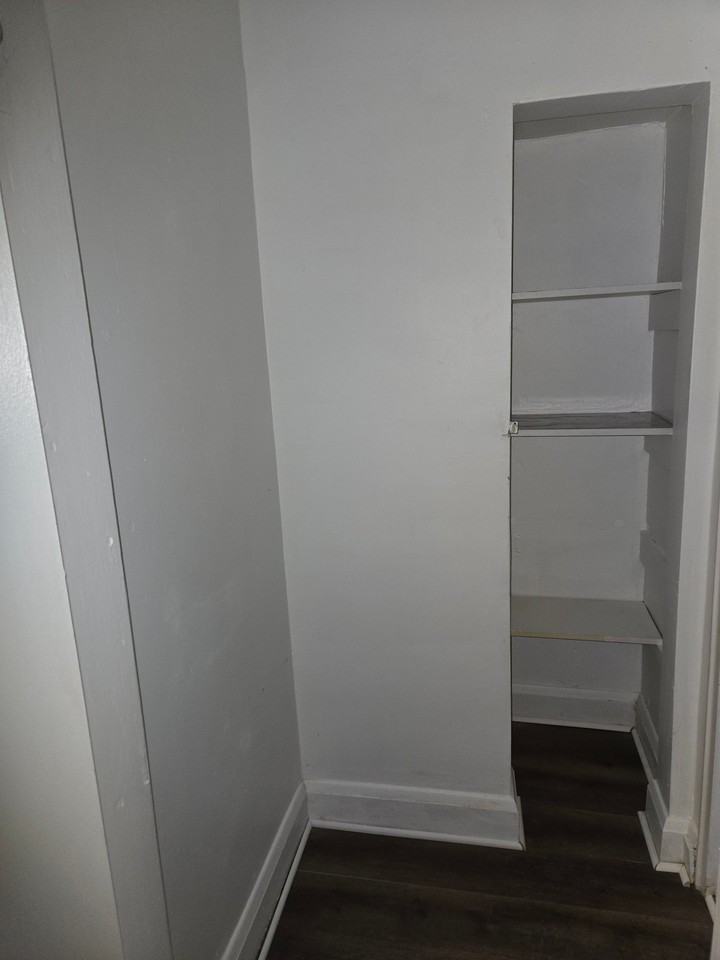 7022 Surrey Dr #1stFL - Photo 3 of 6