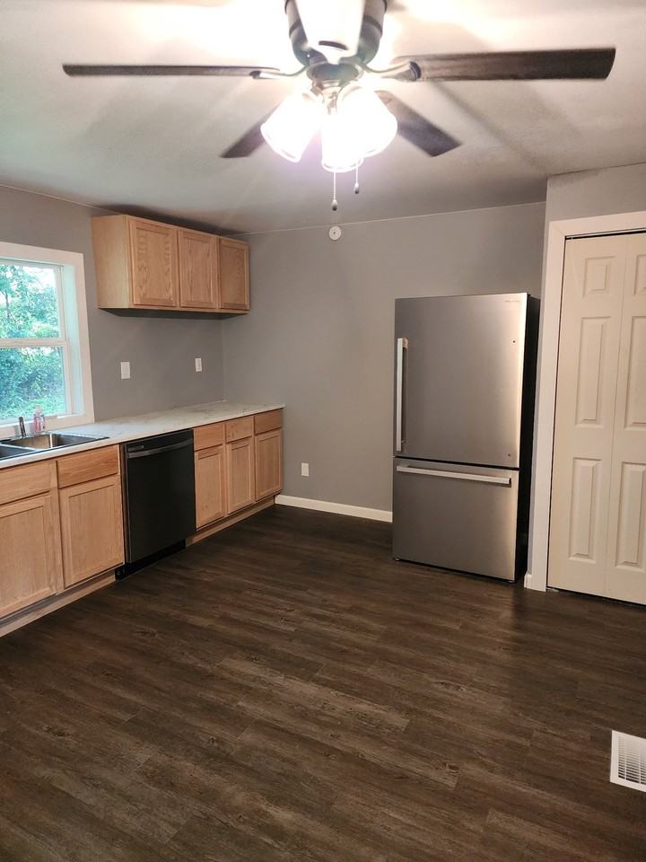 408 Nicholson Dr - Photo 3 of 10