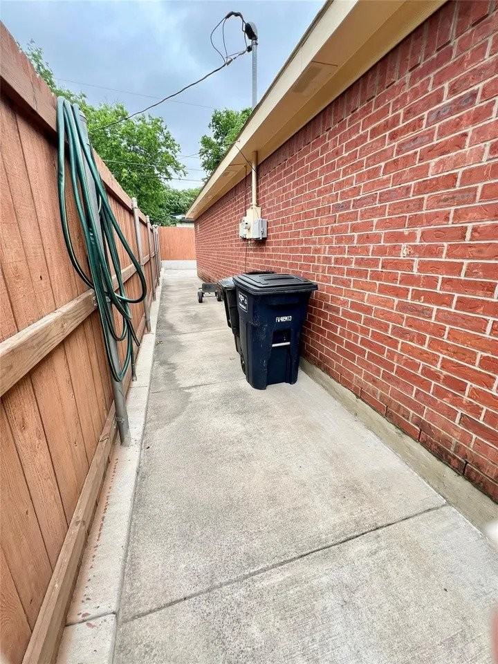 1408 California Pkwy N - Photo 3 of 13