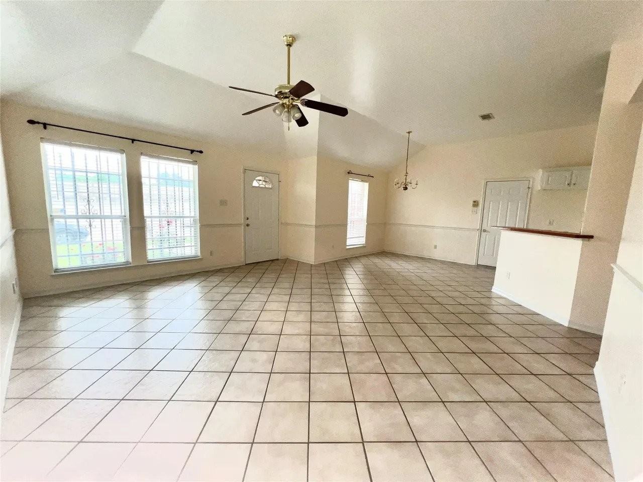 1408 California Pkwy N - Photo 4 of 13