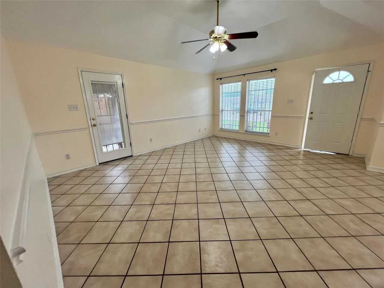 1408 California Pkwy N - Photo 5 of 13