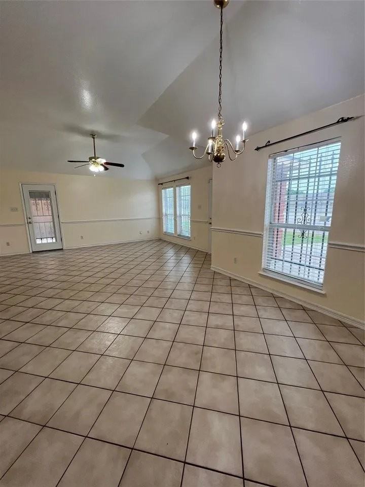 1408 California Pkwy N - Photo 6 of 13