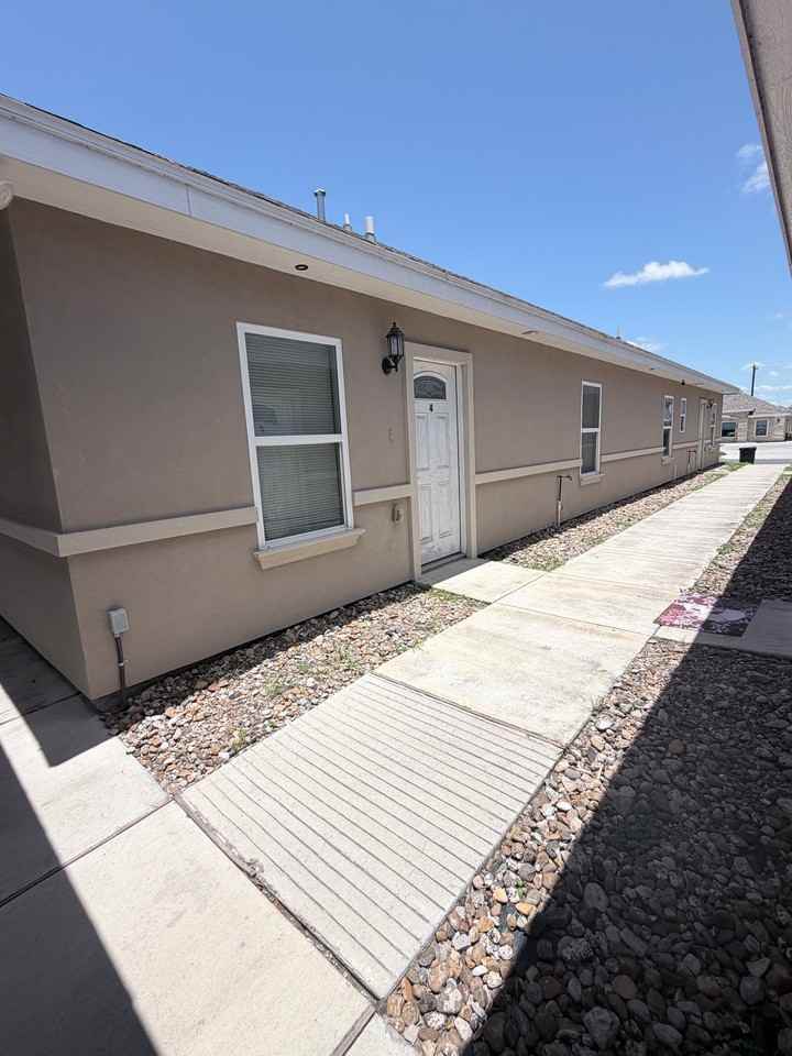 1725 W Harrison St #4 - Photo 2 of 24