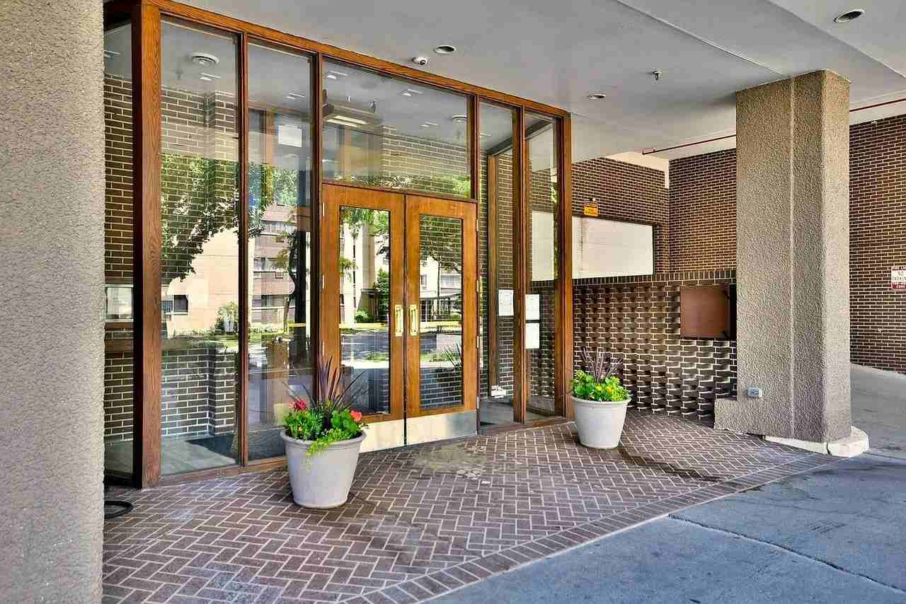 6325N N Sheridan Rd #1701 - Photo 4 of 20