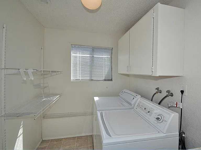 19018 68th Ave Ne - Photo 3 of 9
