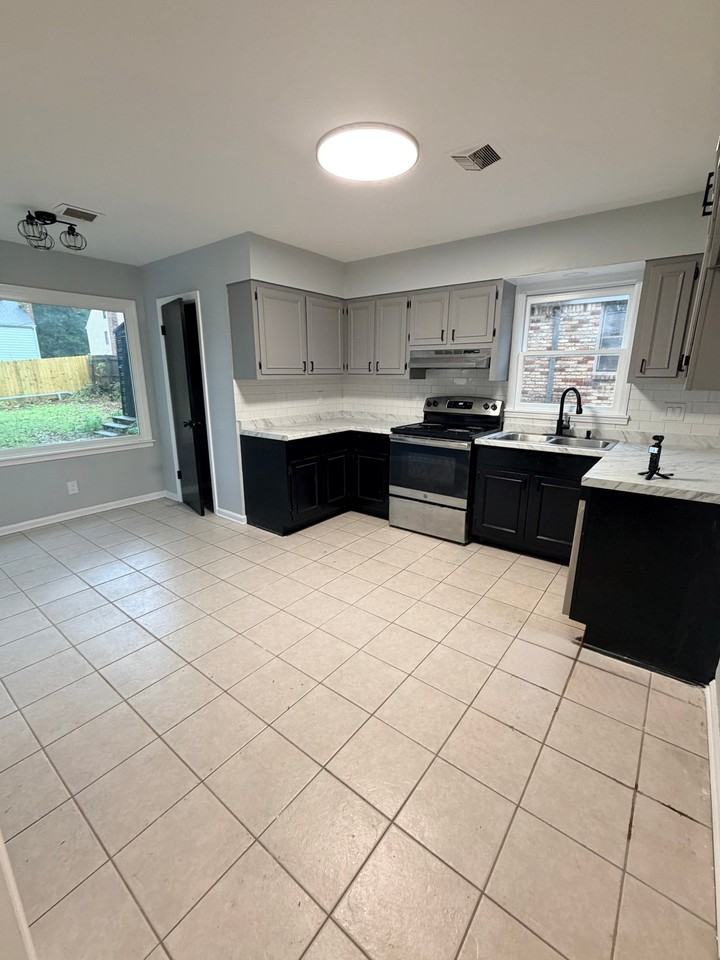 2311 Lovitt Dr - Photo 4 of 20