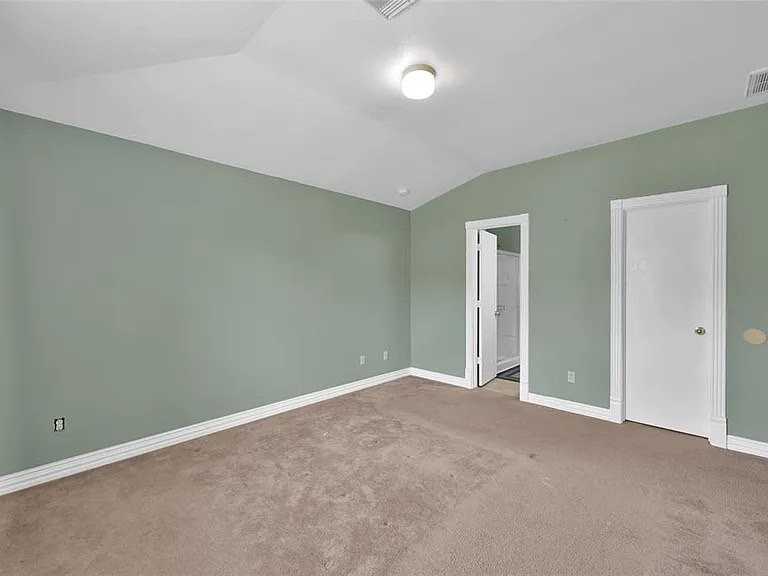 731 Remwick Dr - Photo 4 of 12