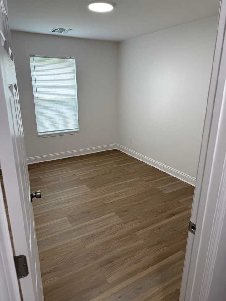 102 Fifth St - Photo 4 of 11