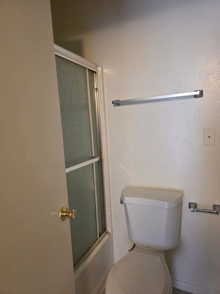 2253 N Niagara St #C - Photo 2 of 4