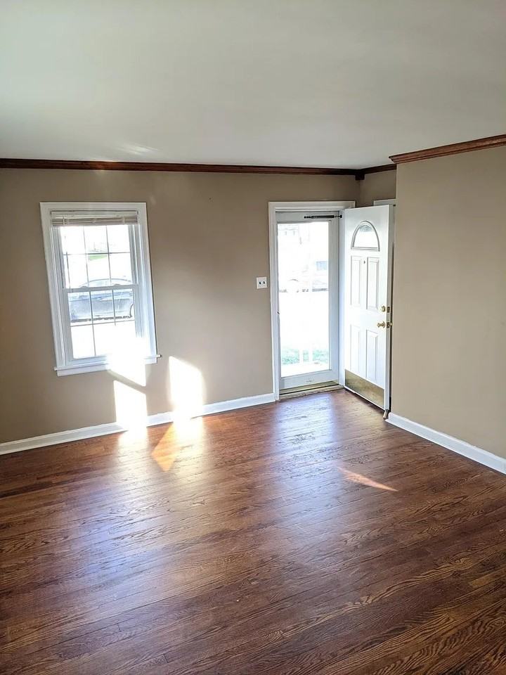 1719 Shirley Ave - Photo 2 of 8