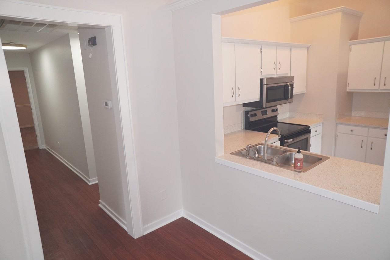 1133 Oakcrest Dr - Photo 4 of 20