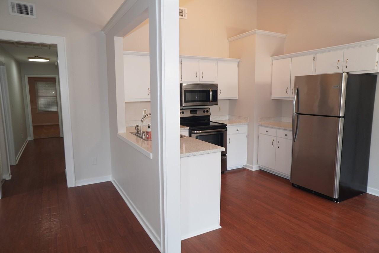 1133 Oakcrest Dr - Photo 5 of 20