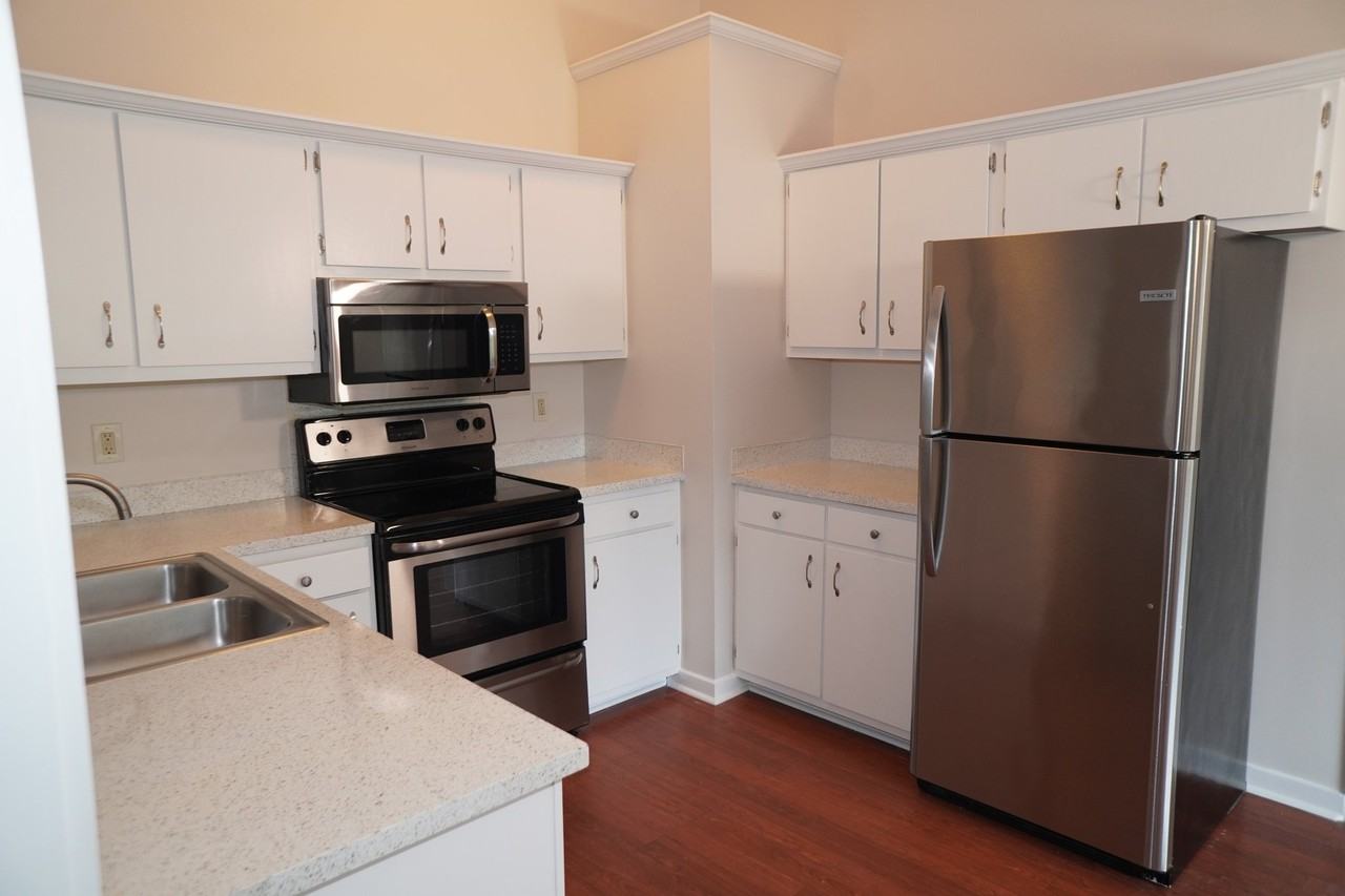1133 Oakcrest Dr - Photo 6 of 20