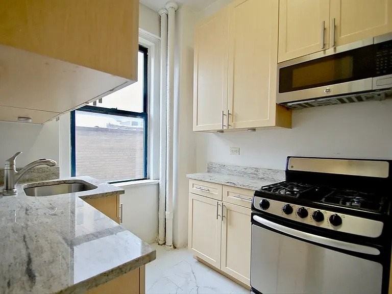 639 W 173rd St #4B - Photo 2 of 7