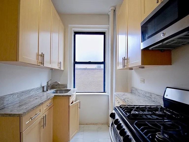 639 W 173rd St #4B - Photo 4 of 7