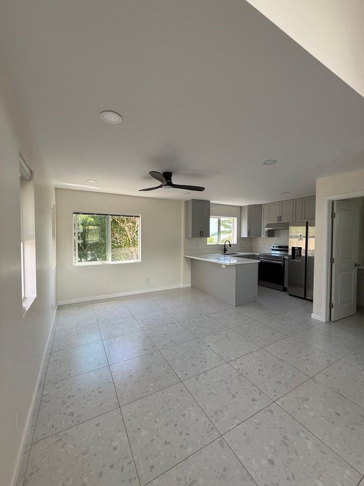 2226 Noah St #1 - Photo 4 of 17