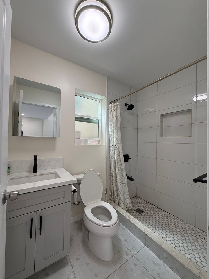 2226 Noah St #1 - Photo 6 of 17