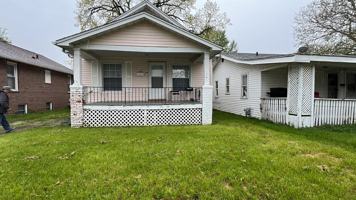 featured image of 1329 E Riverside Ave