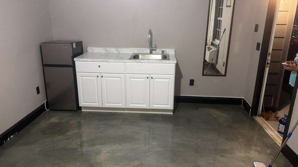 905 Caribbean Dr #B - Photo 4 of 9