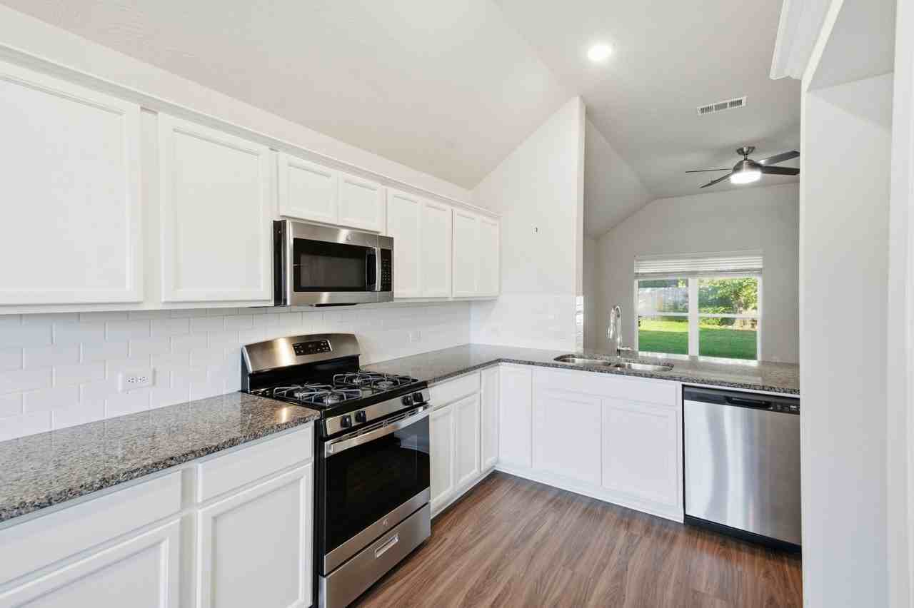 11962 Sunshine Park Dr N #NA - Photo 6 of 20