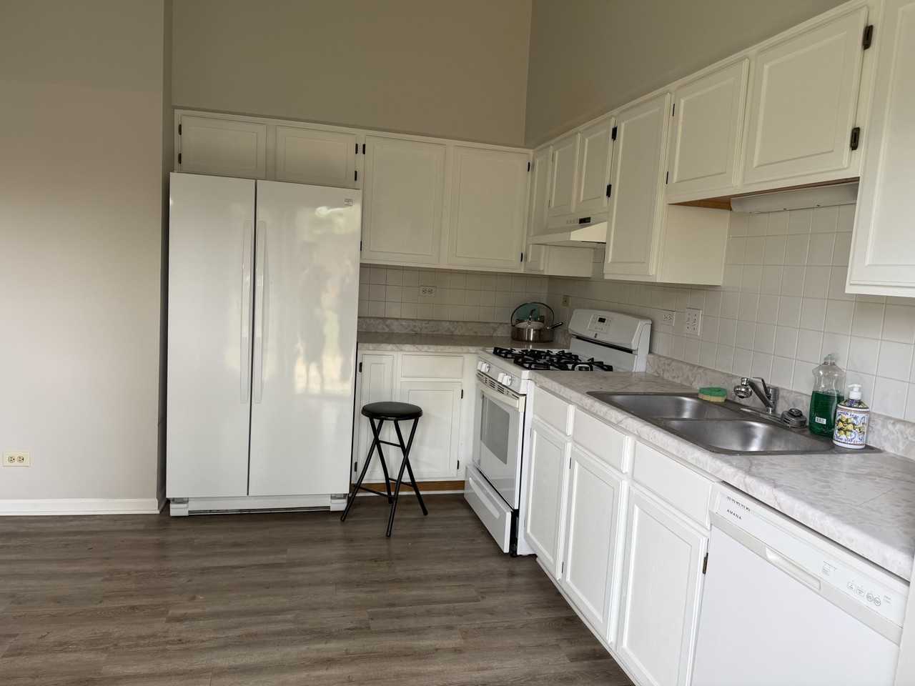 429 Prairieview Dr #B - Photo 3 of 18