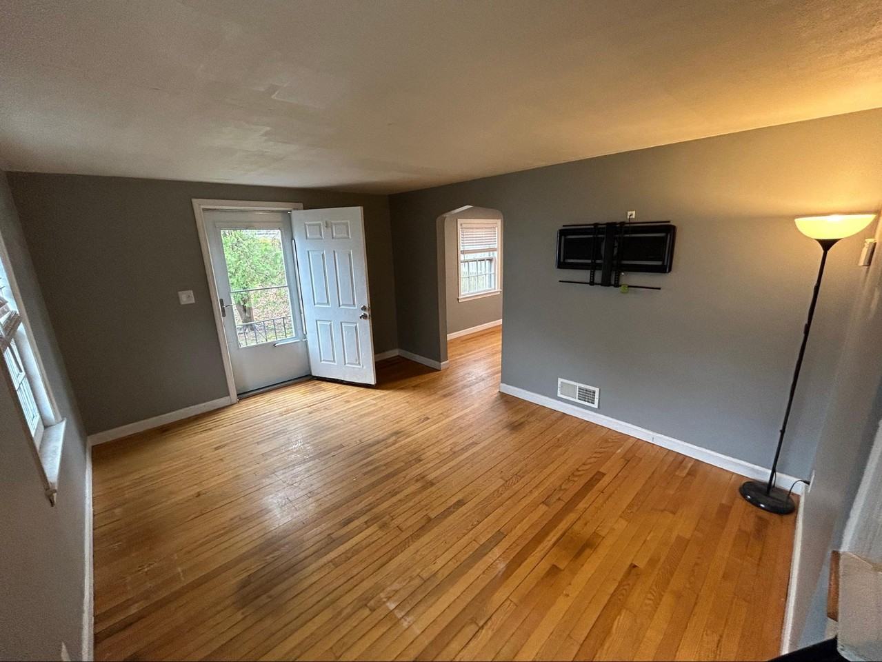 2 Merrow St #2 - Photo 4 of 12