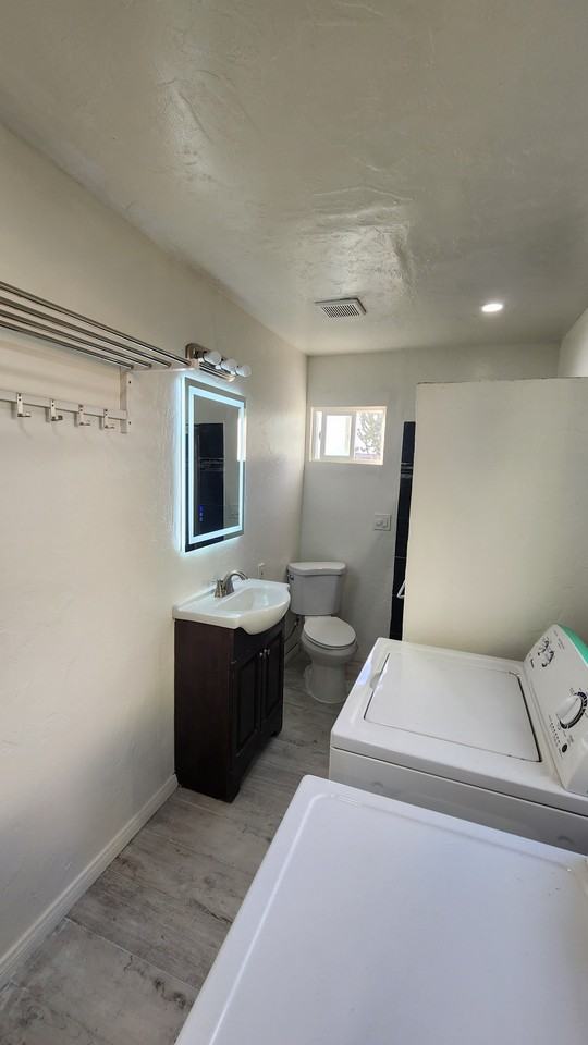 3005 East 16th Street - Photo 6 of 16