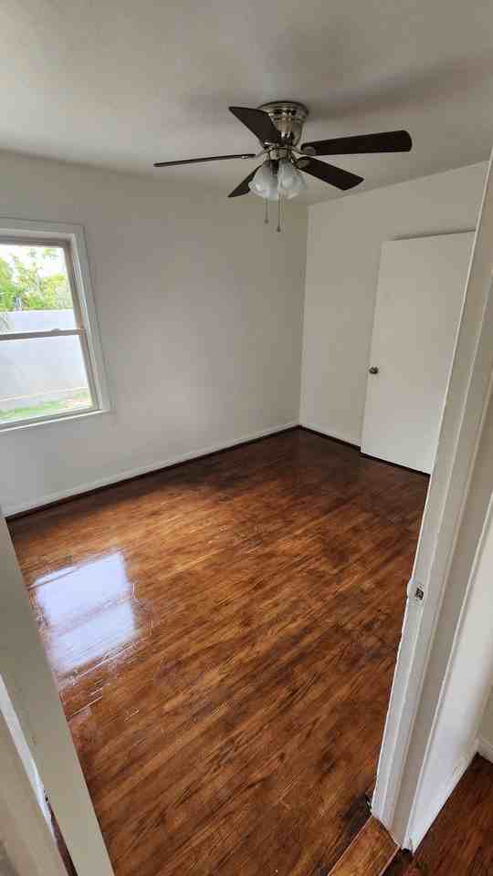 3005 East 16th Street - Photo 7 of 16