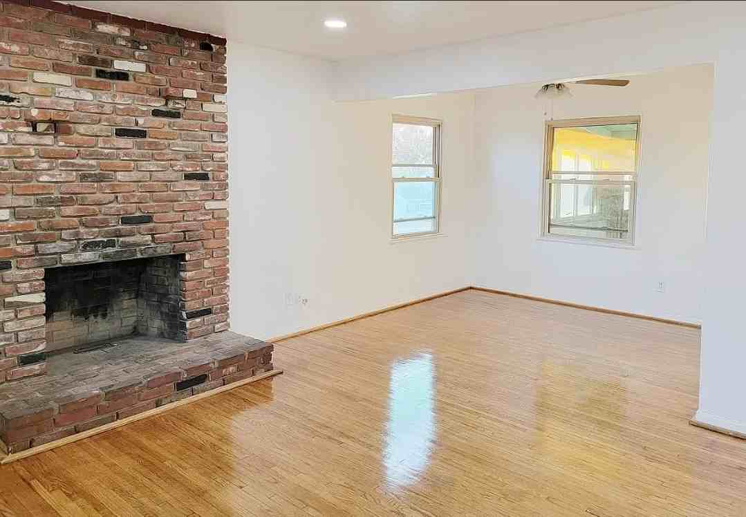 3005 East 16th Street - Photo 2 of 16