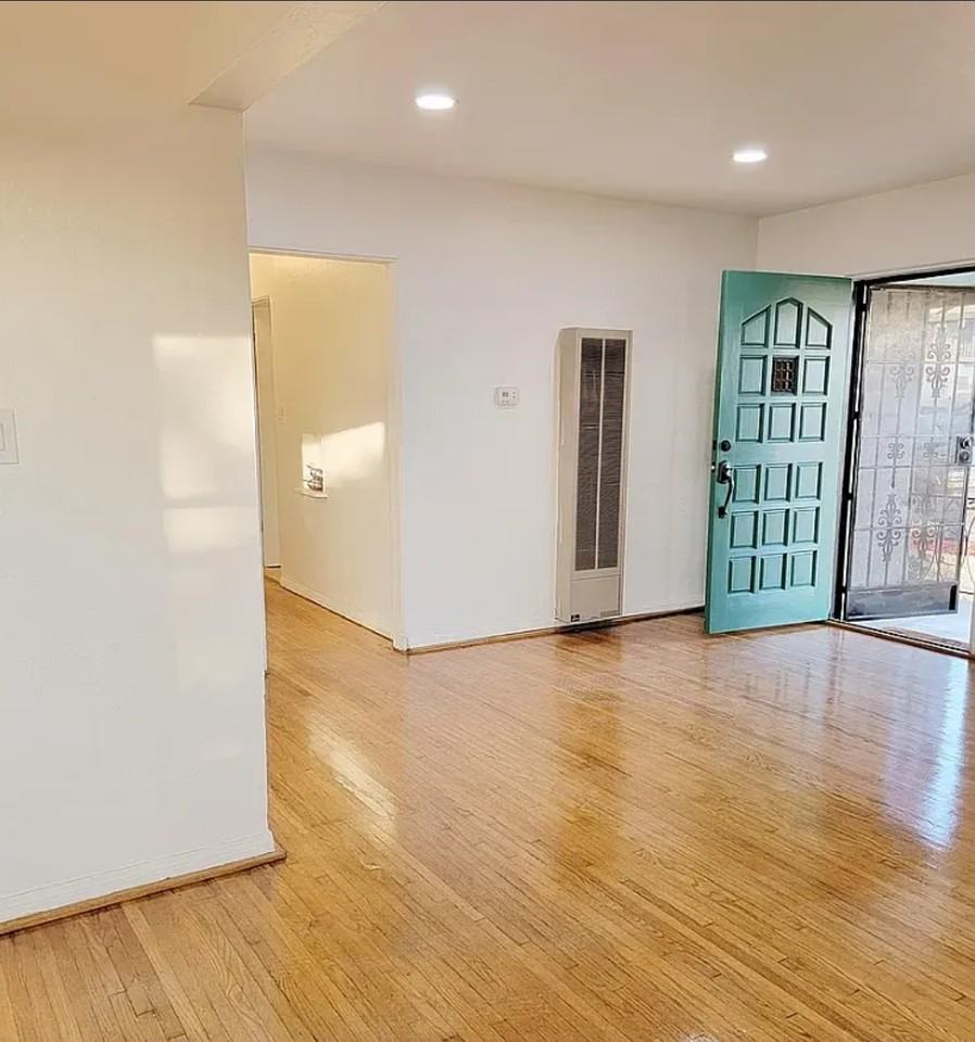 3005 East 16th Street - Photo 3 of 16