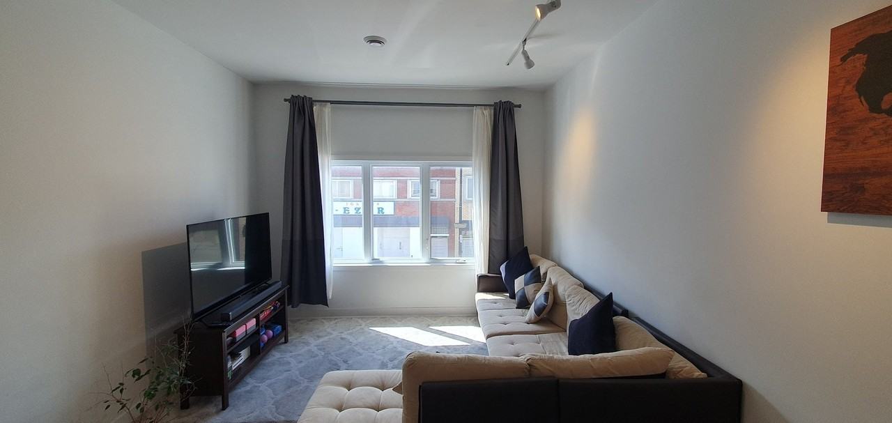 7579 Rue Saint-Hubert - Photo 3 of 7