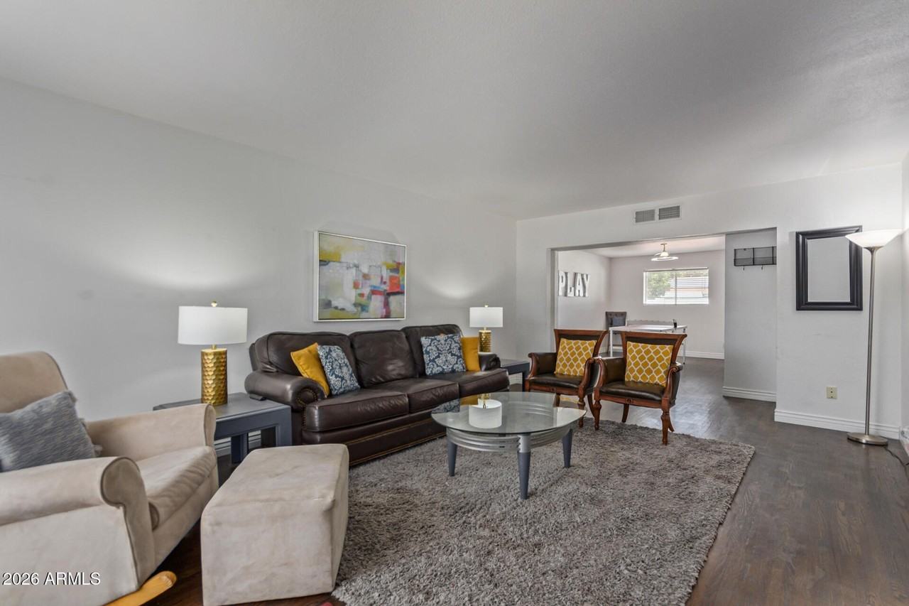 106 E Geneva Dr - Photo 4 of 33