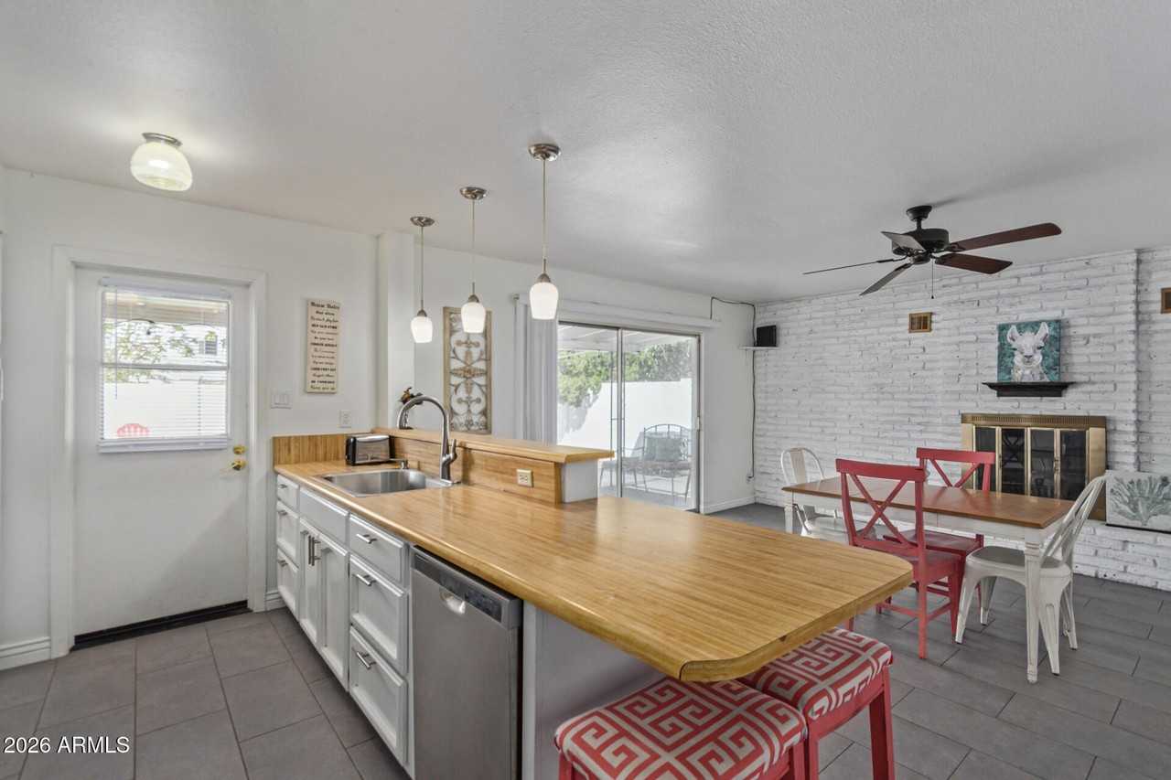 106 E Geneva Dr - Photo 6 of 33