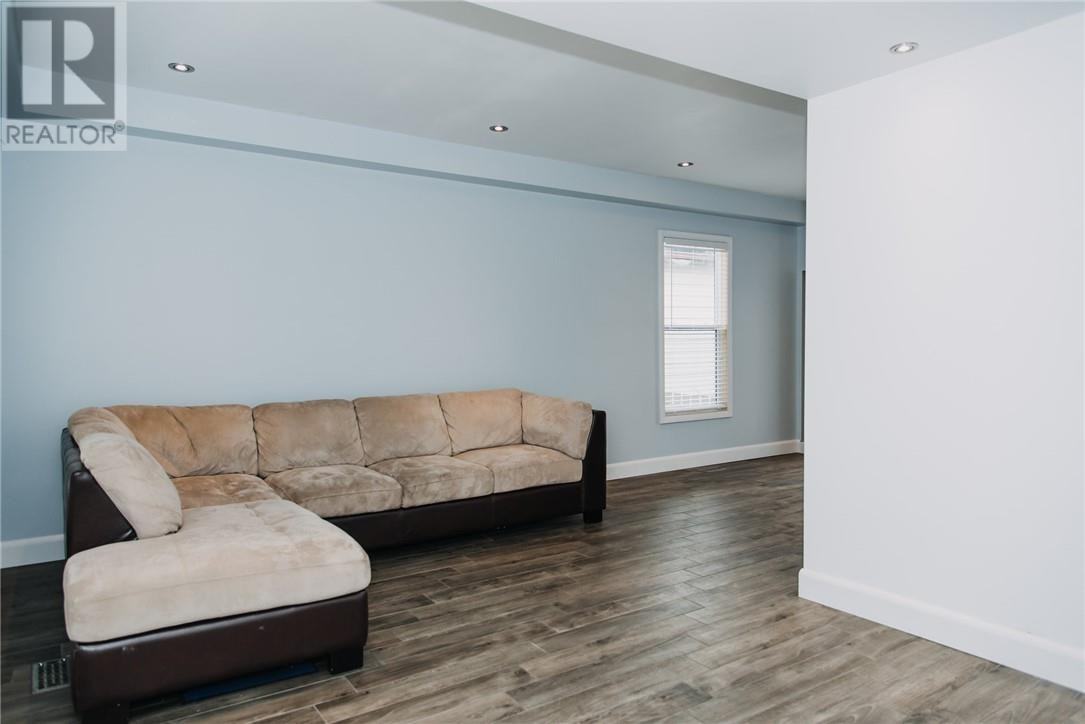 182 Curry Avenue - Photo 4 of 19