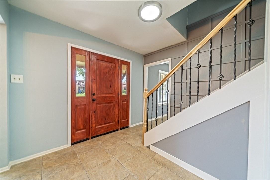 2445 Cricket Hollow St - Photo 3 of 40