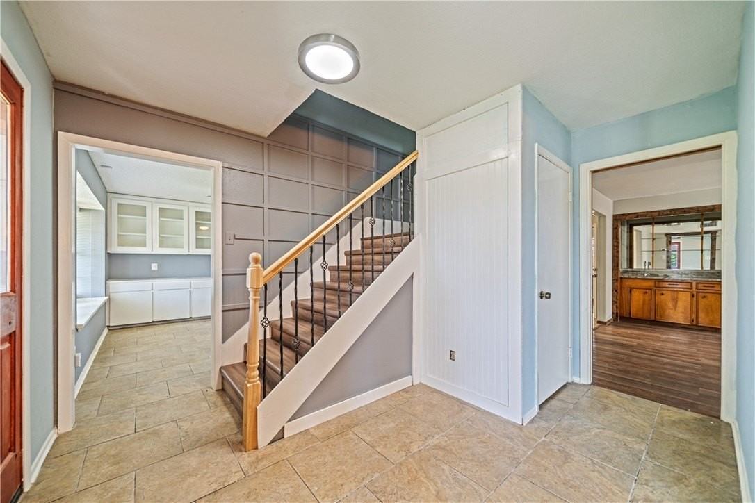 2445 Cricket Hollow St - Photo 4 of 40