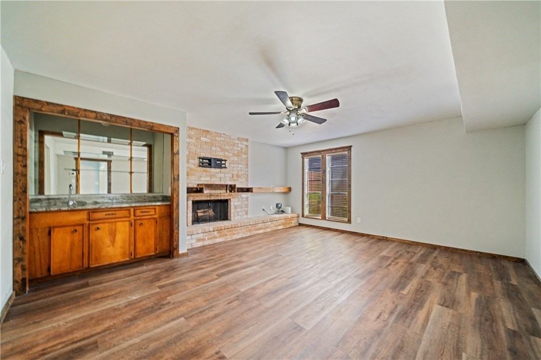 2445 Cricket Hollow St - Photo 5 of 40