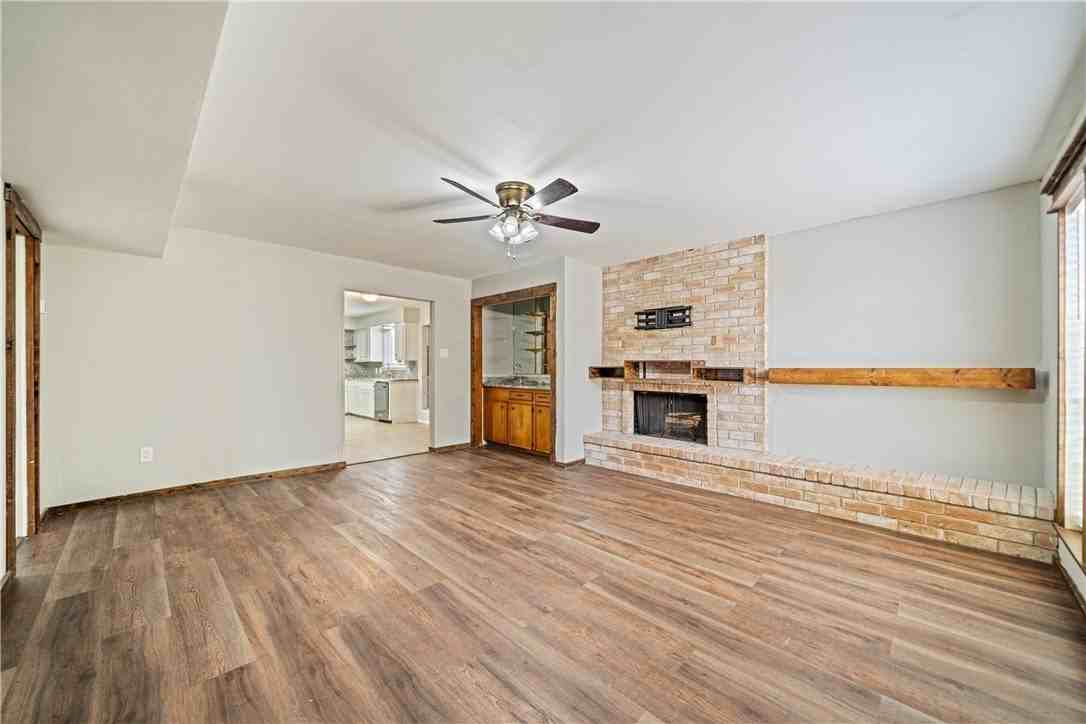 2445 Cricket Hollow St - Photo 6 of 40