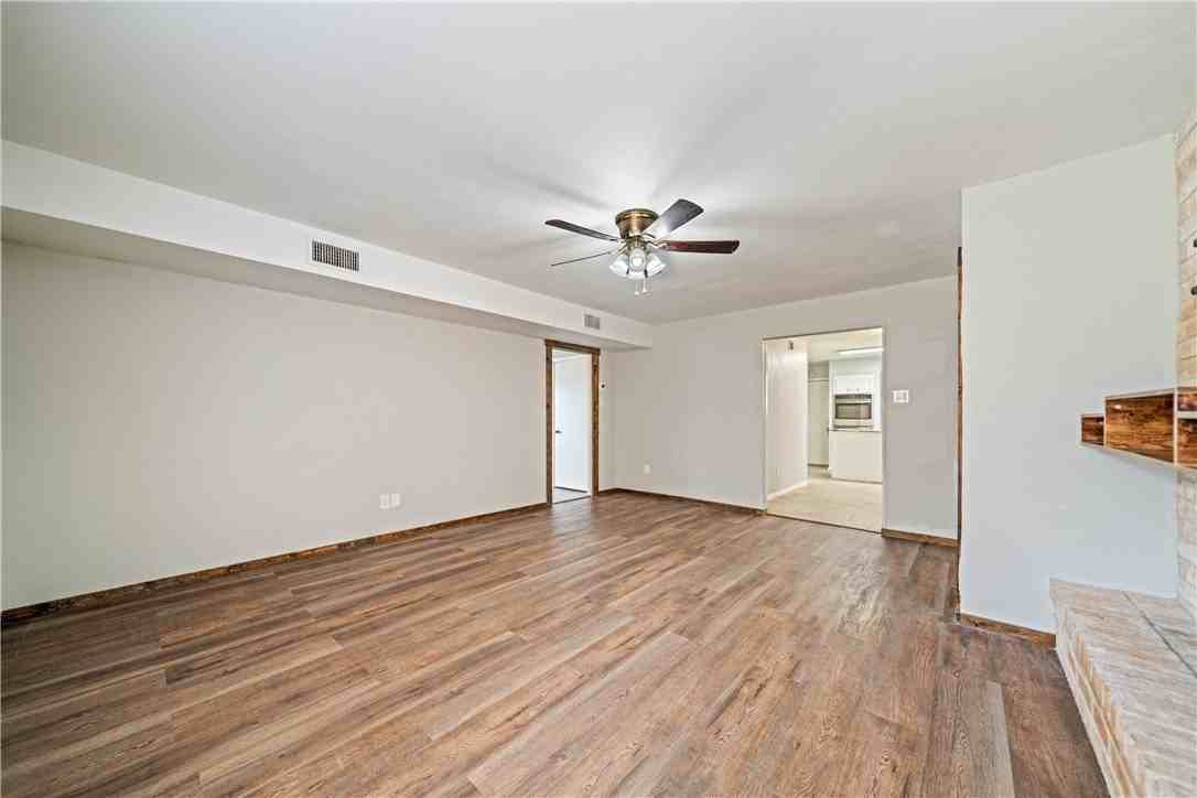 2445 Cricket Hollow St - Photo 7 of 40
