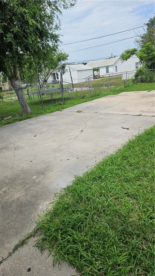 2306 Prescott St - Photo 3 of 13